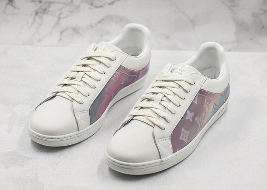 Les sneakers Louis Vuitton Low Femme représentent l’équilibre parfait entre l’élégance emblématique et l’innovation stylistique.