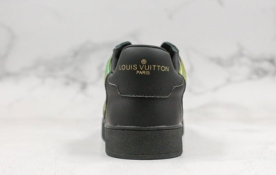 Les sneakers Louis Vuitton Low Femme représentent l’équilibre parfait entre l’élégance emblématique et l’innovation stylistique.