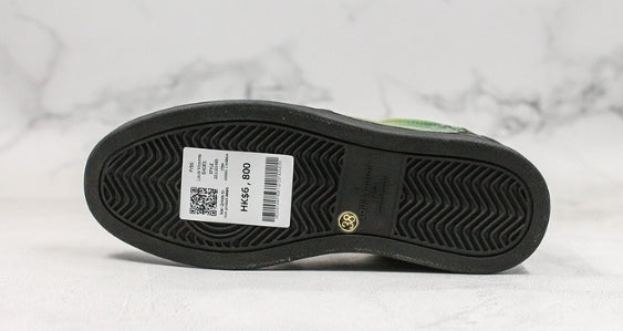 Les sneakers Louis Vuitton Low Femme représentent l’équilibre parfait entre l’élégance emblématique et l’innovation stylistique.