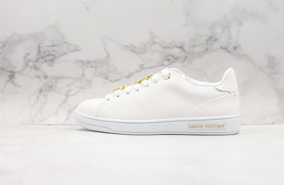 Les sneakers Louis Vuitton Low Femme représentent l’équilibre parfait entre l’élégance emblématique et l’innovation stylistique.