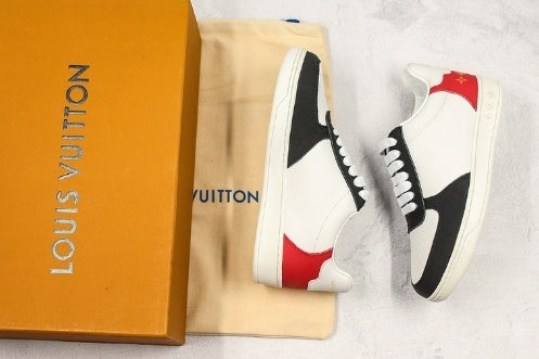Les sneakers Louis Vuitton Low Femme représentent l’équilibre parfait entre l’élégance emblématique et l’innovation stylistique.