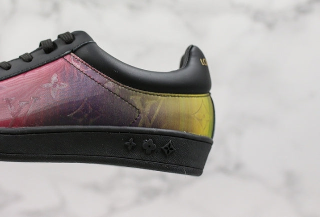 Les sneakers Louis Vuitton Low Femme représentent l’équilibre parfait entre l’élégance emblématique et l’innovation stylistique.