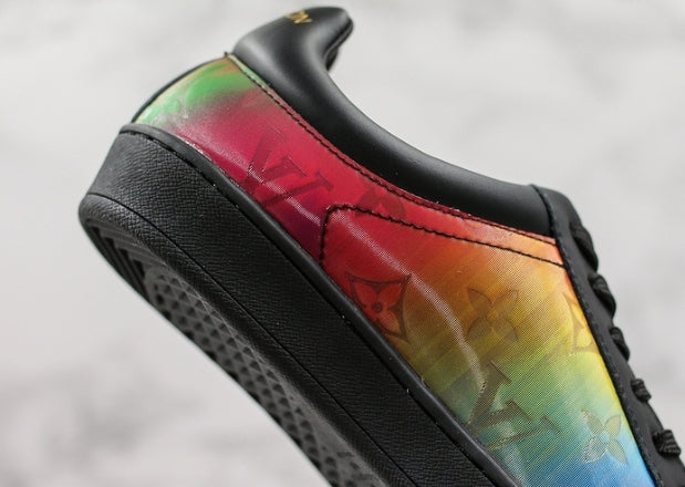 Les sneakers Louis Vuitton Low Femme représentent l’équilibre parfait entre l’élégance emblématique et l’innovation stylistique.