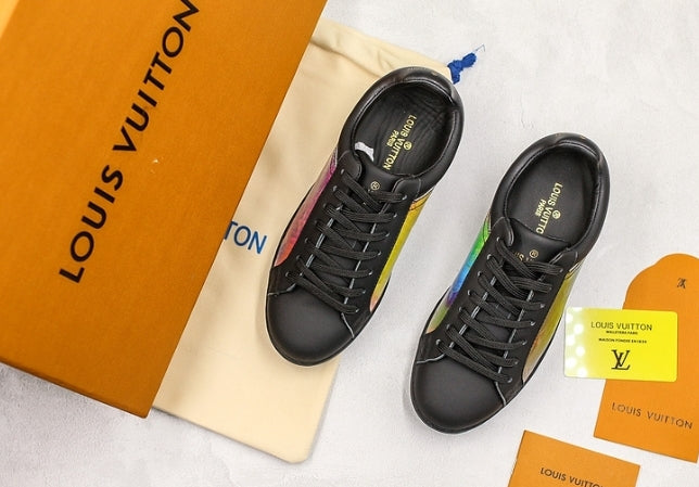Les sneakers Louis Vuitton Low Femme représentent l’équilibre parfait entre l’élégance emblématique et l’innovation stylistique.
