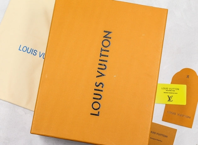Les sneakers Louis Vuitton Low Femme représentent l’équilibre parfait entre l’élégance emblématique et l’innovation stylistique.