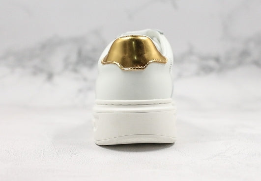 Les sneakers Louis Vuitton Low Femme représentent l’équilibre parfait entre l’élégance emblématique et l’innovation stylistique.