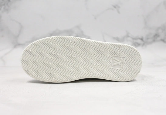 Les sneakers Louis Vuitton Low Femme représentent l’équilibre parfait entre l’élégance emblématique et l’innovation stylistique.