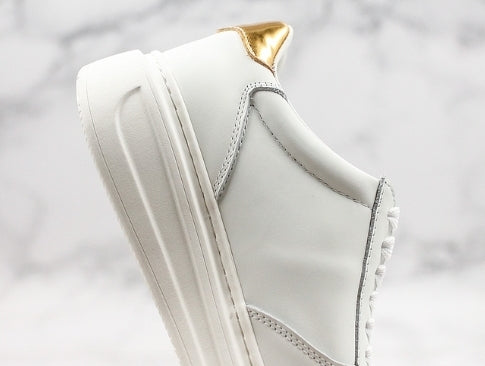 Les sneakers Louis Vuitton Low Femme représentent l’équilibre parfait entre l’élégance emblématique et l’innovation stylistique.