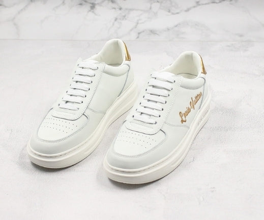 Les sneakers Louis Vuitton Low Femme représentent l’équilibre parfait entre l’élégance emblématique et l’innovation stylistique.