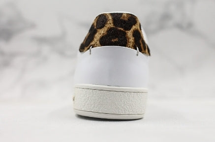Les sneakers Louis Vuitton Low Femme représentent l’équilibre parfait entre l’élégance emblématique et l’innovation stylistique.