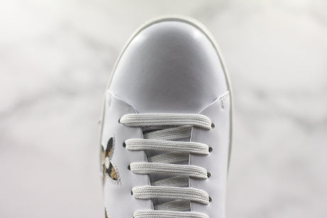 Les sneakers Louis Vuitton Low Femme représentent l’équilibre parfait entre l’élégance emblématique et l’innovation stylistique.
