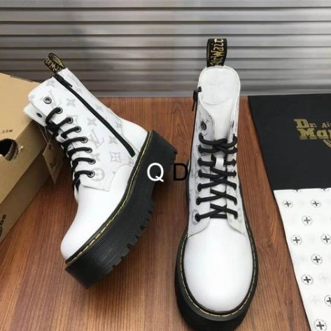 Les sneakers Louis Vuitton Femme représentent l’équilibre parfait entre l’élégance emblématique et l’innovation stylistique.