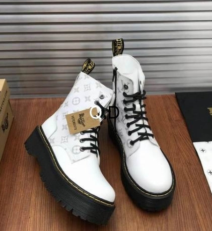 Les sneakers Louis Vuitton Femme représentent l’équilibre parfait entre l’élégance emblématique et l’innovation stylistique.