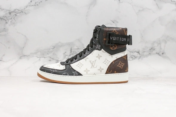 Les sneakers Louis Vuitton Femme représentent l’équilibre parfait entre l’élégance emblématique et l’innovation stylistique.