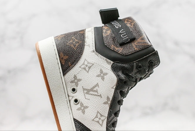 Les sneakers Louis Vuitton Femme représentent l’équilibre parfait entre l’élégance emblématique et l’innovation stylistique.