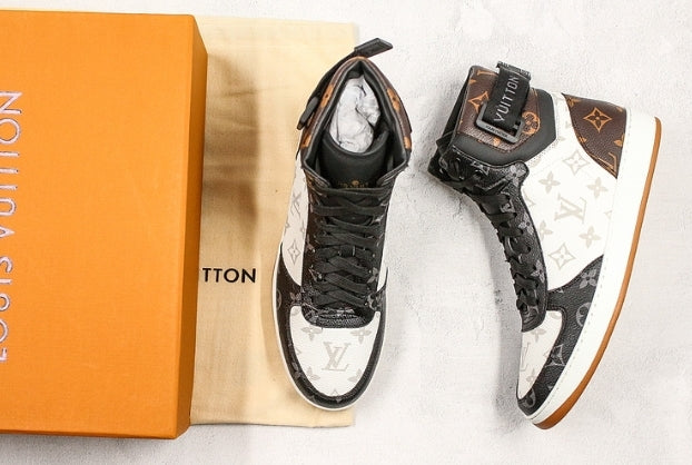 Les sneakers Louis Vuitton Femme représentent l’équilibre parfait entre l’élégance emblématique et l’innovation stylistique.