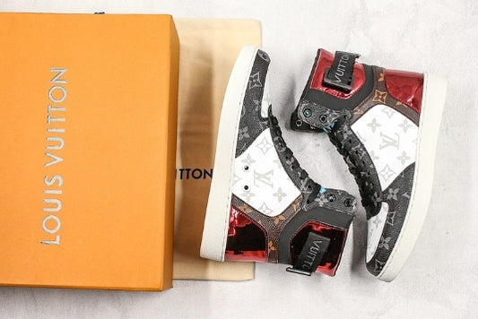 Les sneakers Louis Vuitton Femme représentent l’équilibre parfait entre l’élégance emblématique et l’innovation stylistique.