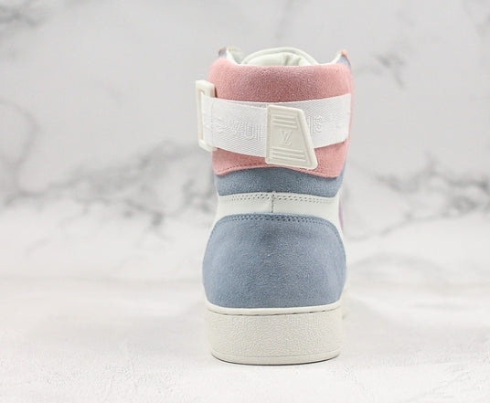 Les sneakers Louis Vuitton Femme représentent l’équilibre parfait entre l’élégance emblématique et l’innovation stylistique.