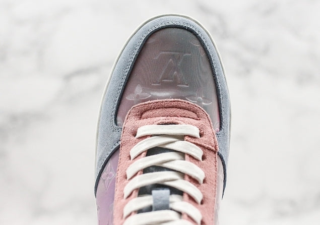 Les sneakers Louis Vuitton Femme représentent l’équilibre parfait entre l’élégance emblématique et l’innovation stylistique.