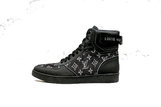 Les sneakers Louis Vuitton Femme représentent l’équilibre parfait entre l’élégance emblématique et l’innovation stylistique.