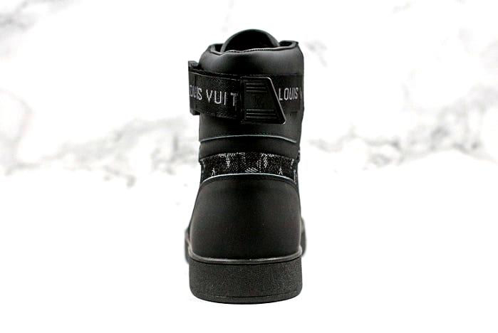 Les sneakers Louis Vuitton Femme représentent l’équilibre parfait entre l’élégance emblématique et l’innovation stylistique.