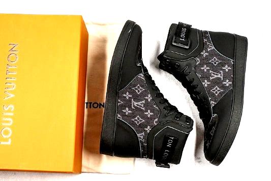 Les sneakers Louis Vuitton Femme représentent l’équilibre parfait entre l’élégance emblématique et l’innovation stylistique.