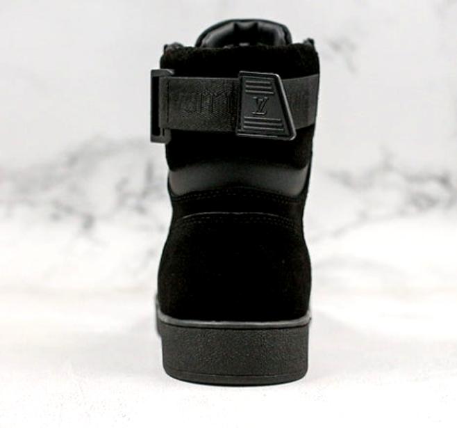 Les sneakers Louis Vuitton Femme représentent l’équilibre parfait entre l’élégance emblématique et l’innovation stylistique.