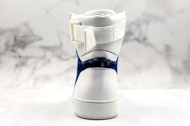 Les sneakers Louis Vuitton Femme représentent l’équilibre parfait entre l’élégance emblématique et l’innovation stylistique.