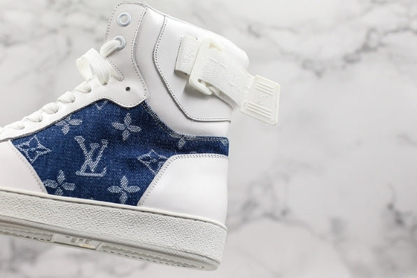 Les sneakers Louis Vuitton Femme représentent l’équilibre parfait entre l’élégance emblématique et l’innovation stylistique.