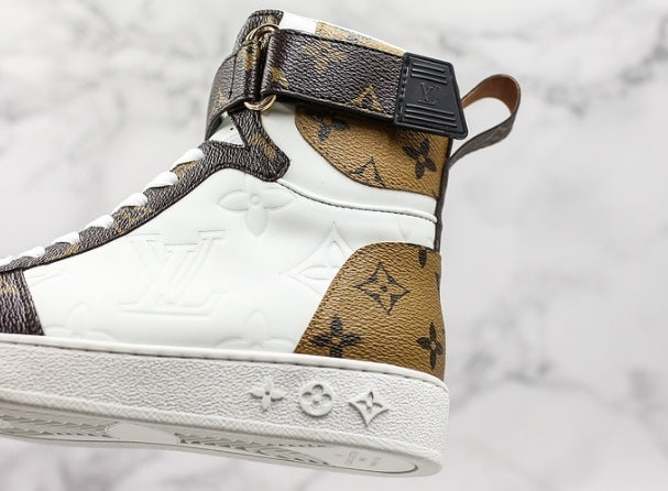 Les sneakers Louis Vuitton Femme représentent l’équilibre parfait entre l’élégance emblématique et l’innovation stylistique.
