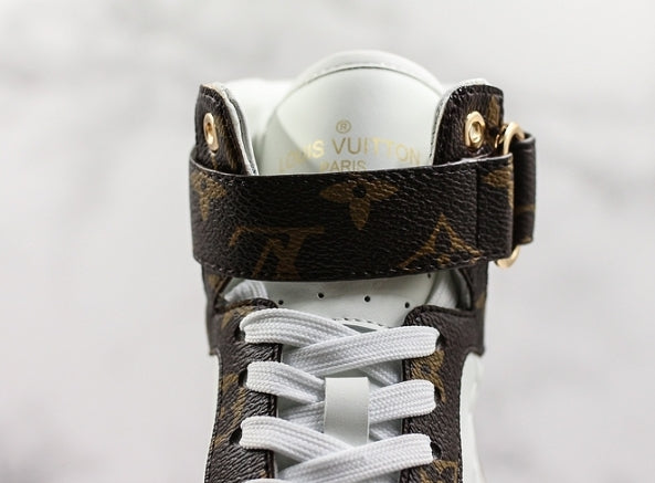 Les sneakers Louis Vuitton Femme représentent l’équilibre parfait entre l’élégance emblématique et l’innovation stylistique.