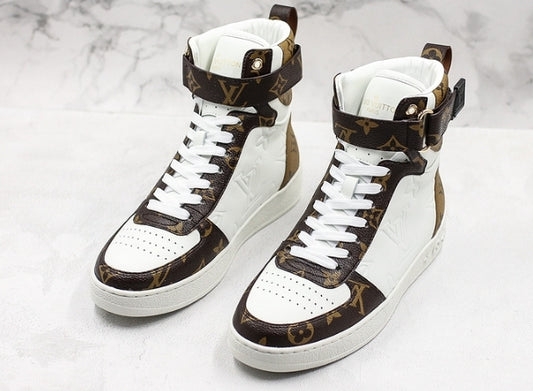 Les sneakers Louis Vuitton Femme représentent l’équilibre parfait entre l’élégance emblématique et l’innovation stylistique.
