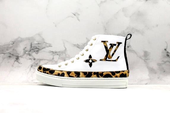 Les sneakers Louis Vuitton Femme représentent l’équilibre parfait entre l’élégance emblématique et l’innovation stylistique.
