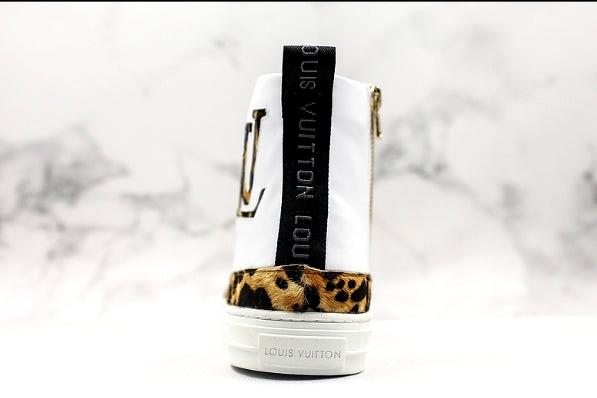 Les sneakers Louis Vuitton Femme représentent l’équilibre parfait entre l’élégance emblématique et l’innovation stylistique.