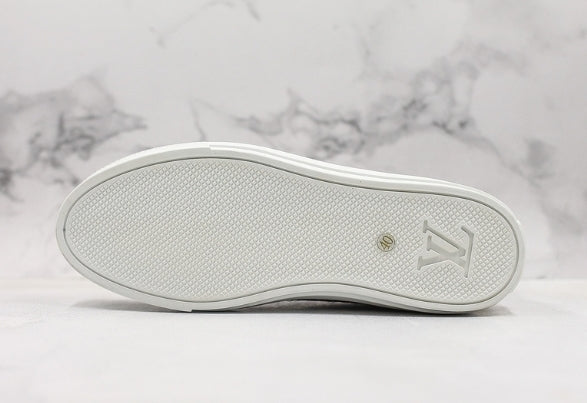 Les sneakers Louis Vuitton Femme représentent l’équilibre parfait entre l’élégance emblématique et l’innovation stylistique.