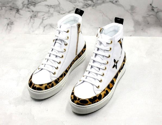 Les sneakers Louis Vuitton Femme représentent l’équilibre parfait entre l’élégance emblématique et l’innovation stylistique.