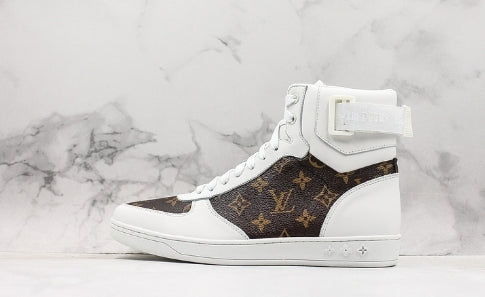 Les sneakers Louis Vuitton Femme représentent l’équilibre parfait entre l’élégance emblématique et l’innovation stylistique.