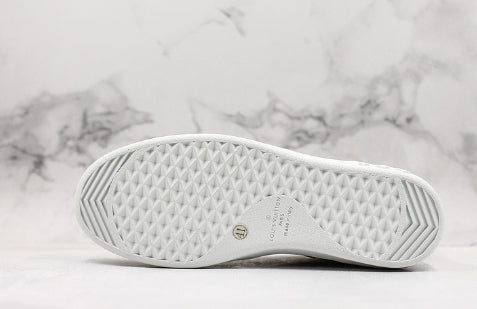 Les sneakers Louis Vuitton Femme représentent l’équilibre parfait entre l’élégance emblématique et l’innovation stylistique.