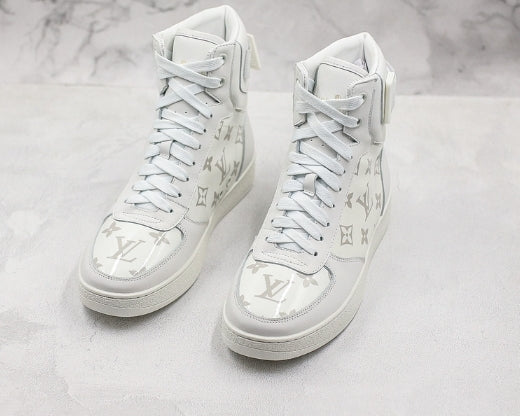 Les sneakers Louis Vuitton Femme représentent l’équilibre parfait entre l’élégance emblématique et l’innovation stylistique.