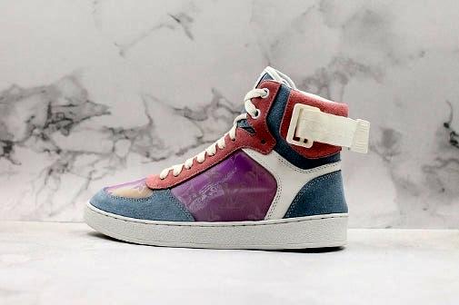 Les sneakers Louis Vuitton Femme représentent l’équilibre parfait entre l’élégance emblématique et l’innovation stylistique.