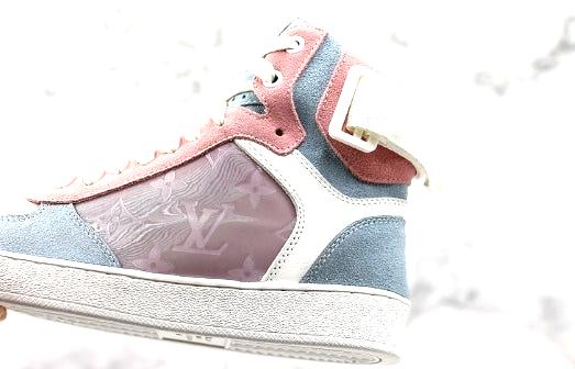 Les sneakers Louis Vuitton Femme représentent l’équilibre parfait entre l’élégance emblématique et l’innovation stylistique.