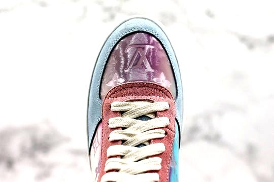 Les sneakers Louis Vuitton Femme représentent l’équilibre parfait entre l’élégance emblématique et l’innovation stylistique.