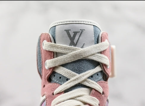 Les sneakers Louis Vuitton Femme représentent l’équilibre parfait entre l’élégance emblématique et l’innovation stylistique.