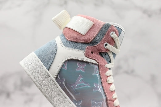 Les sneakers Louis Vuitton Femme représentent l’équilibre parfait entre l’élégance emblématique et l’innovation stylistique.