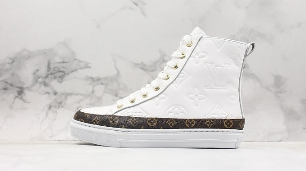 Résultats de l'évolution emblématique de la marque Louis Vuitton, les chaussures Louis Vuitton High Femme sont un témoignage de l'engagement de Louis Vuitton à combiner style et innovation.