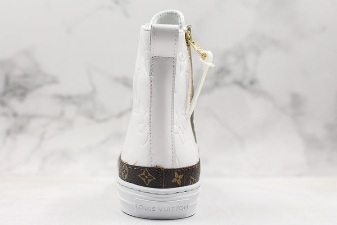 Résultats de l'évolution emblématique de la marque Louis Vuitton, les chaussures Louis Vuitton High Femme sont un témoignage de l'engagement de Louis Vuitton à combiner style et innovation.
