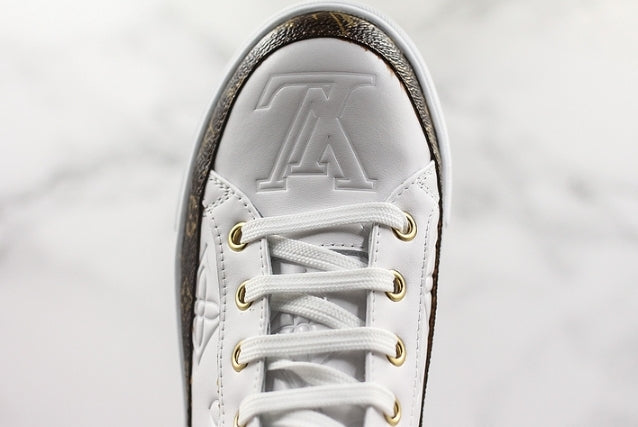 Résultats de l'évolution emblématique de la marque Louis Vuitton, les chaussures Louis Vuitton High Femme sont un témoignage de l'engagement de Louis Vuitton à combiner style et innovation.