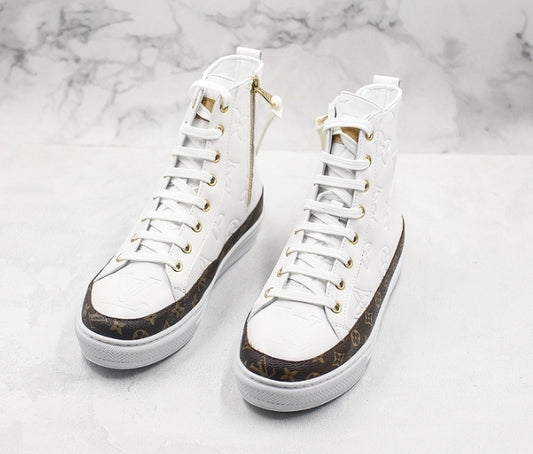 Les sneakers Louis Vuitton Femme représentent l’équilibre parfait entre l’élégance emblématique et l’innovation stylistique.