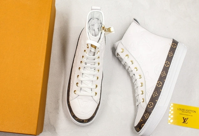 Résultats de l'évolution emblématique de la marque Louis Vuitton, les chaussures Louis Vuitton High Femme sont un témoignage de l'engagement de Louis Vuitton à combiner style et innovation.