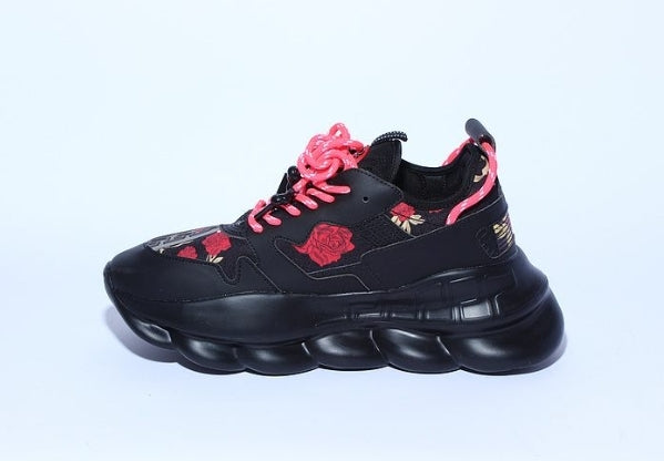les sneakers Versace Femme sont un témoignage de l'engagement de Versace à combiner style et extravagance. Exceptionnel 